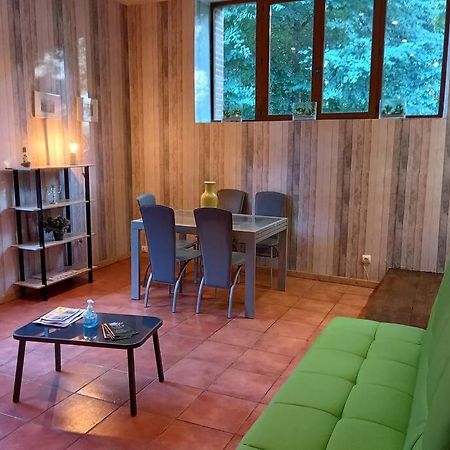 Suite Dans Le Jardin Du Chateau Agonges Exterior foto