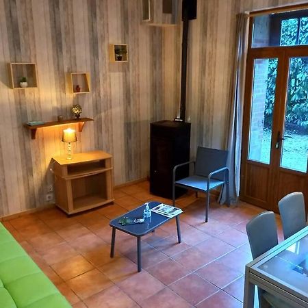 Suite Dans Le Jardin Du Chateau Agonges Exterior foto