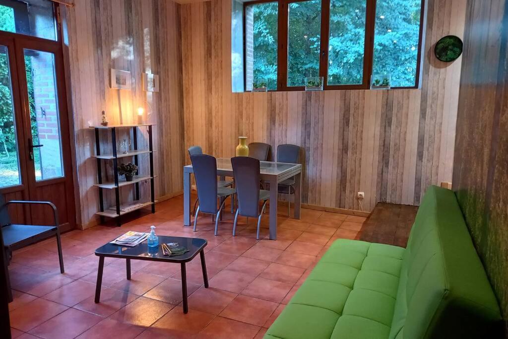 Suite Dans Le Jardin Du Chateau Agonges Exterior foto