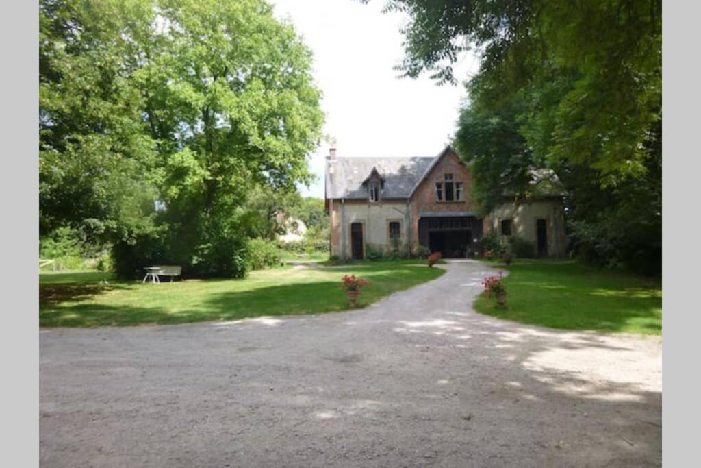 Suite Dans Le Jardin Du Chateau Agonges Exterior foto